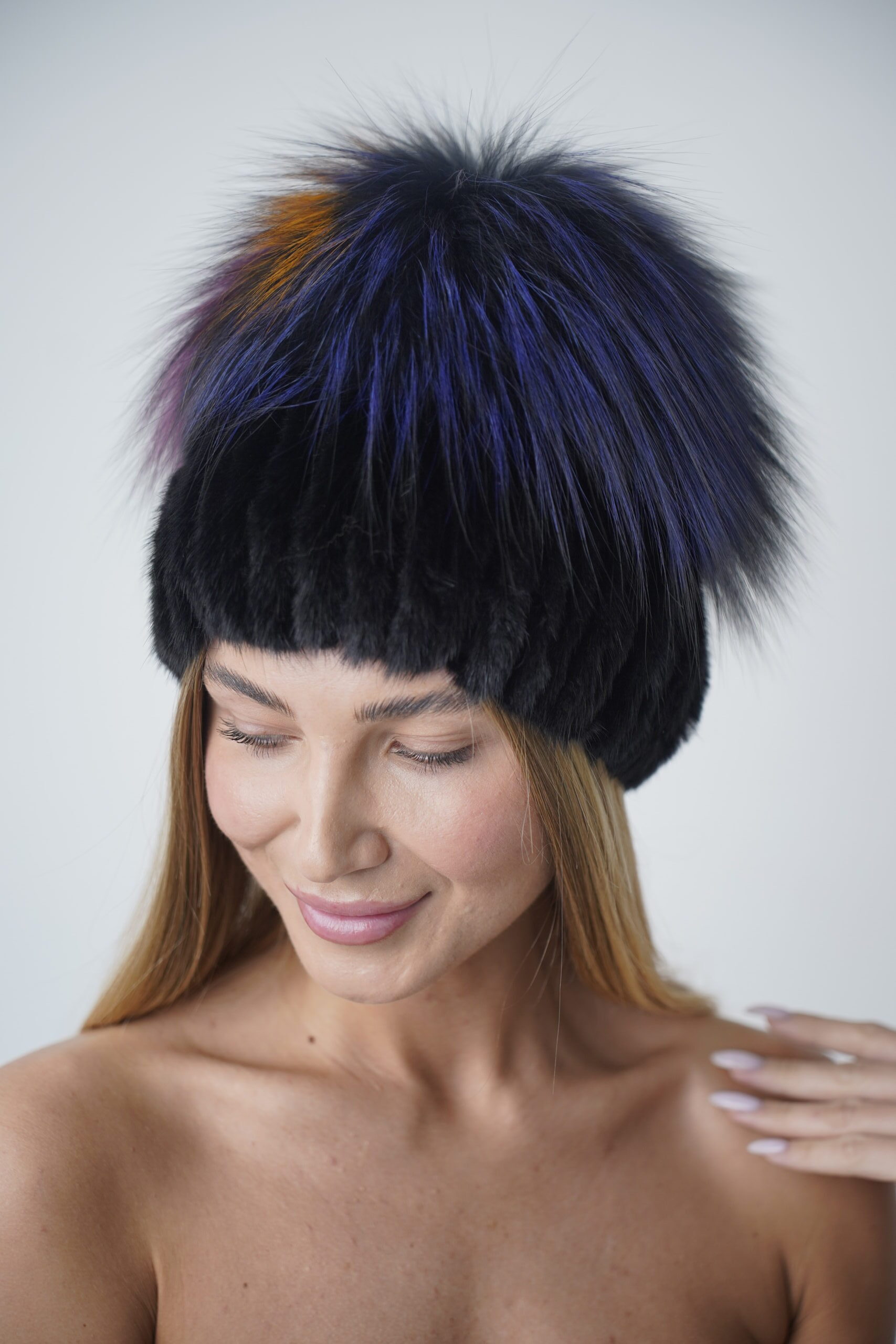 Róka-nerc szőrme női sapka, kötött fazon